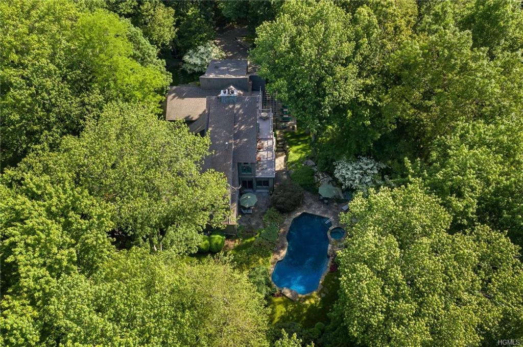 17 Eastwoods Road - Photo 1