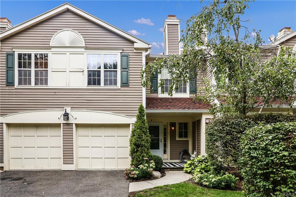 611 Pondside Drive - Photo 1