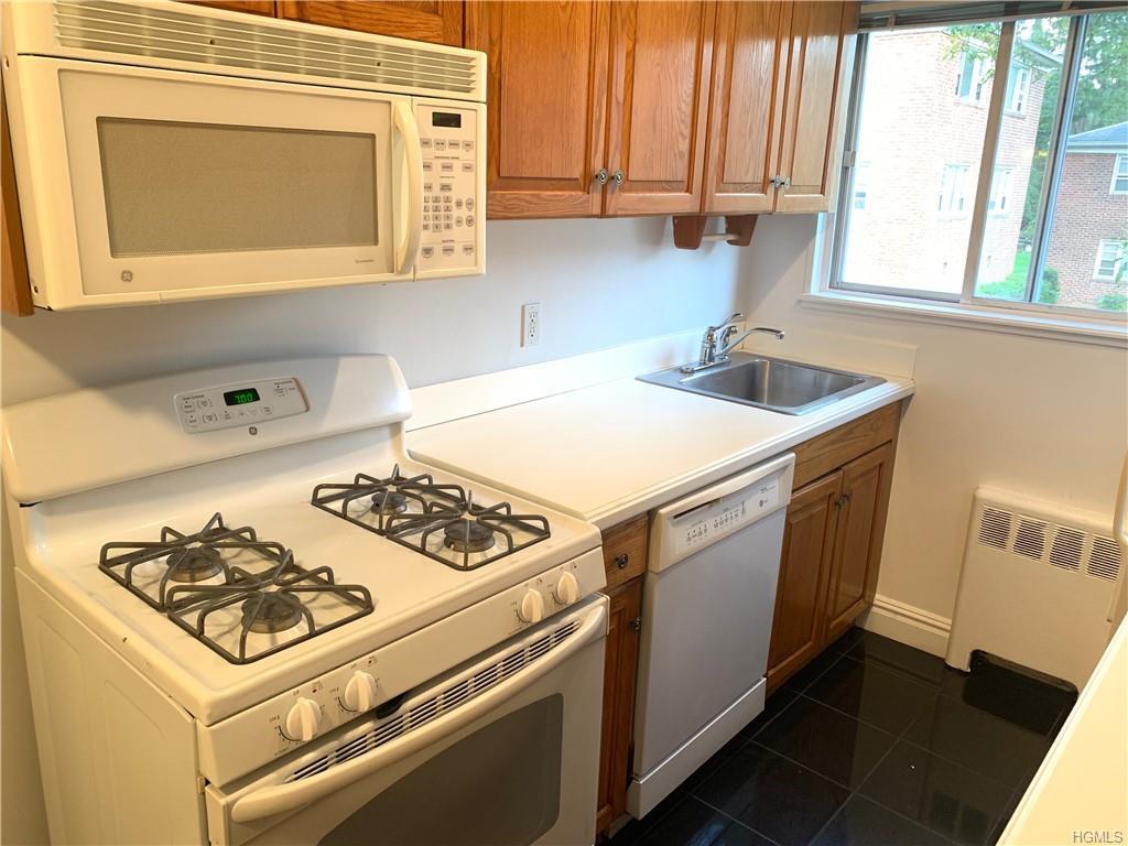 35 Broadway - Photo 1