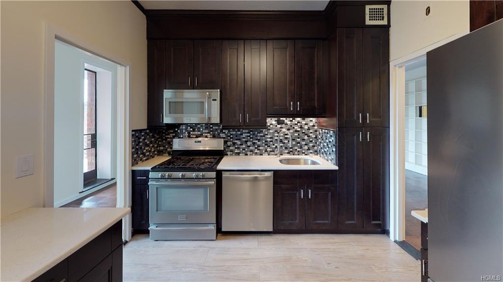 16 Rockledge - Photo 1