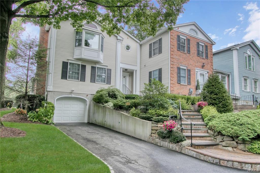 14 Washington Circle - Photo 1