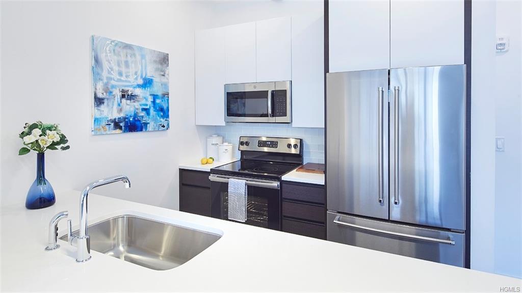 200 Waverly Ave - Photo 1