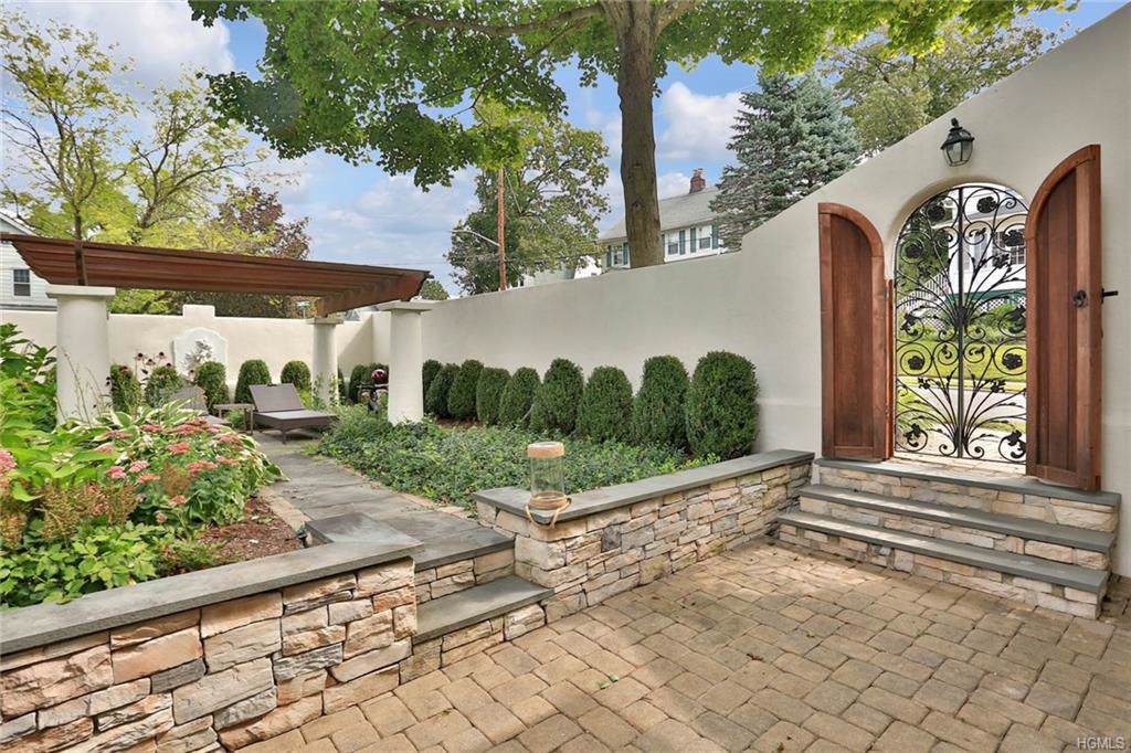 117 Greenacres Avenue - Photo 1