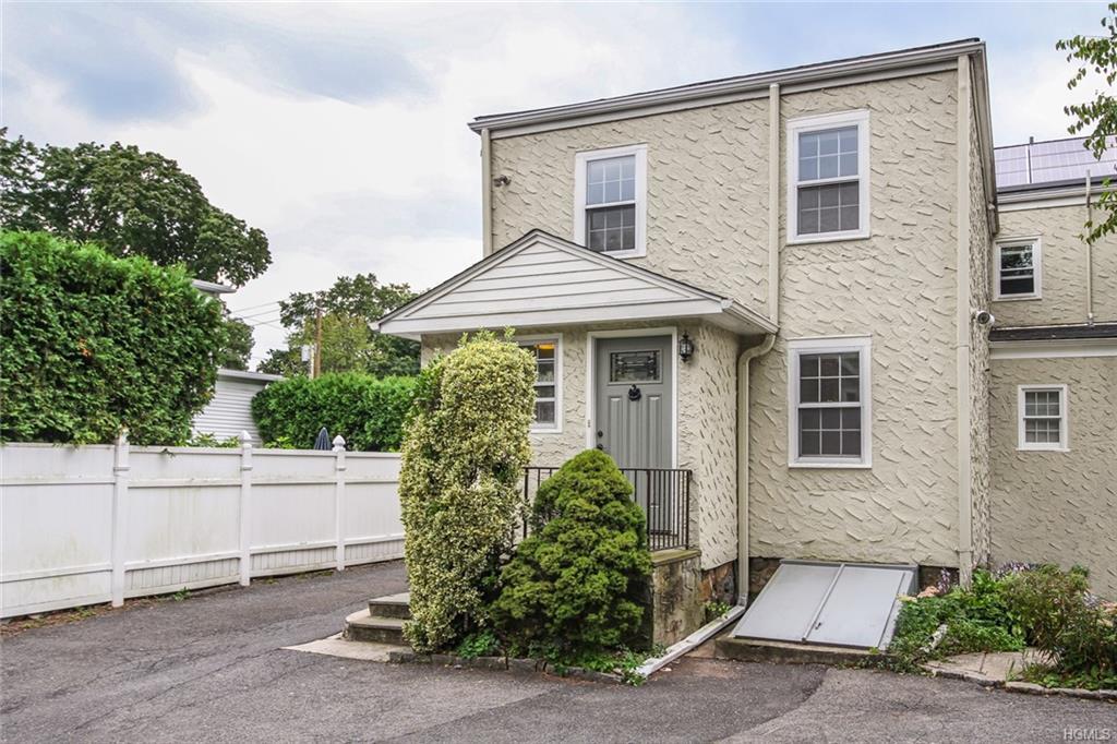467 Barry Avenue - Photo 1