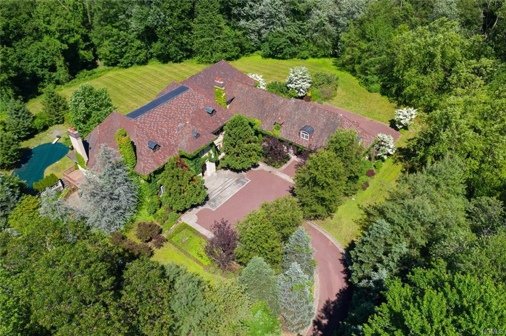 4 Cowdray Park Drive - Photo 1
