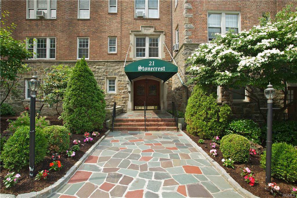 21 Chatsworth - Photo 1