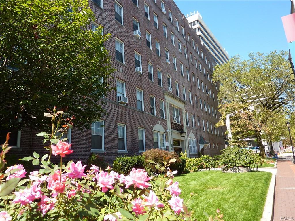 1 Broadway - Photo 1