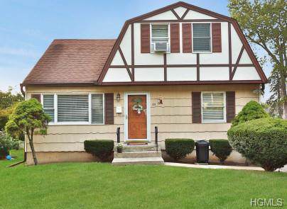 33 Oakdale Manor - Photo 1