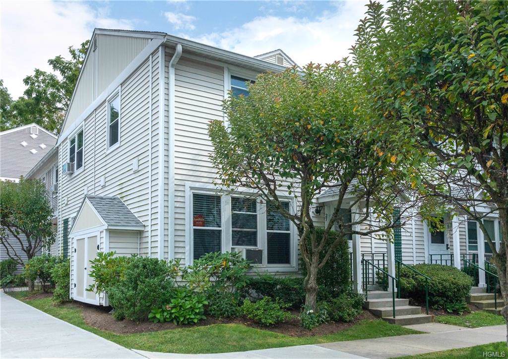 27 Livingston Manor - Photo 1