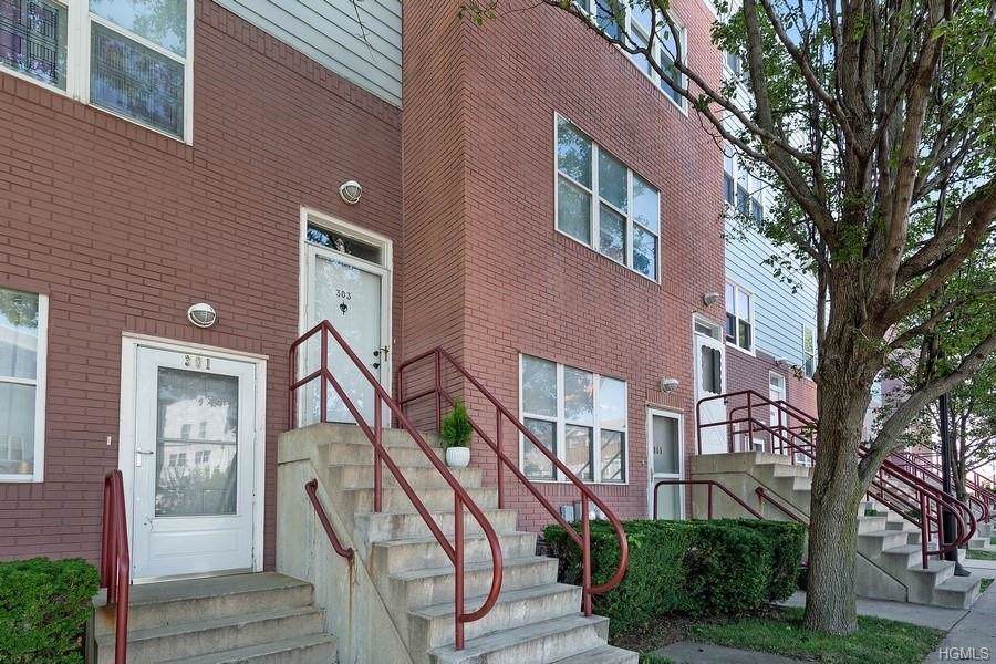 303 Admiral Lane - Photo 1
