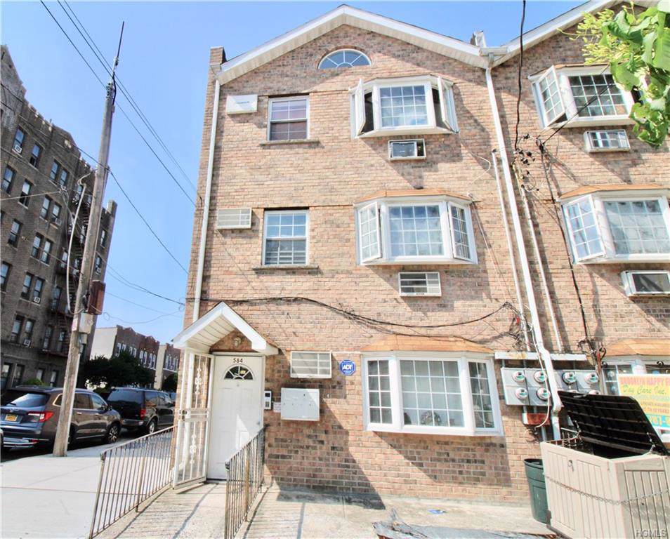584 New York Avenue - Photo 1