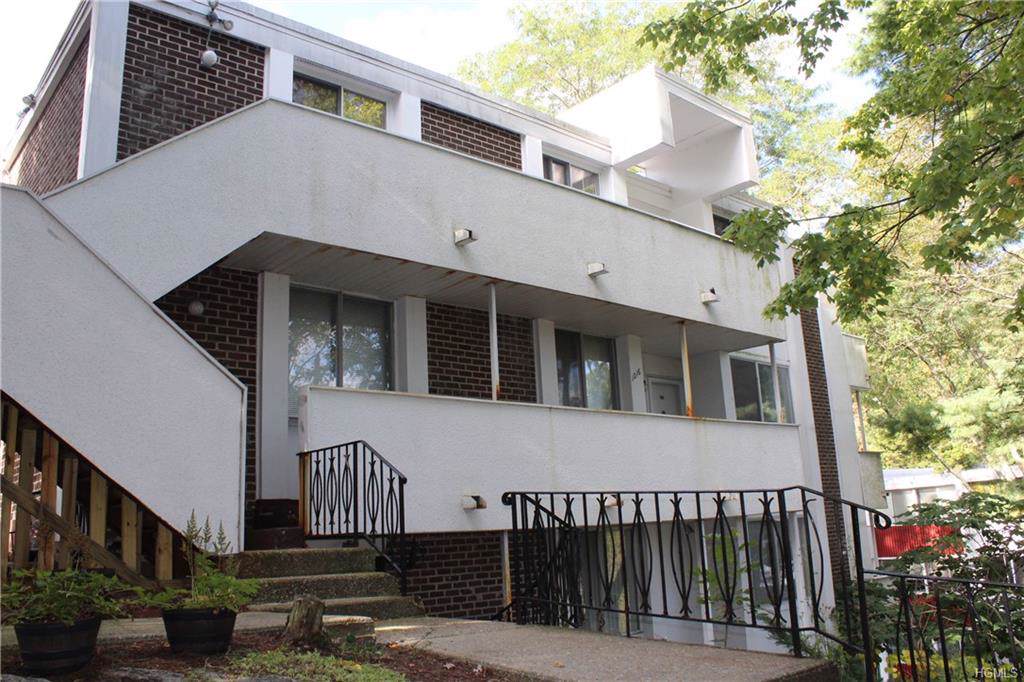 1016 Colony Drive - Photo 1