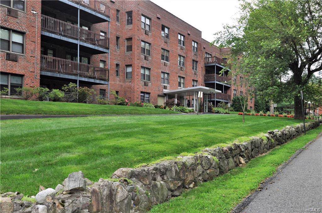 5 Oakdale Manor - Photo 1