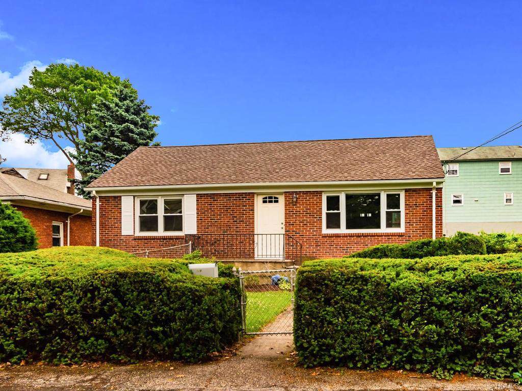 115 Brewster Avenue - Photo 1