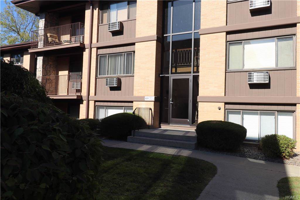 10 Oakwood Terrace - Photo 1