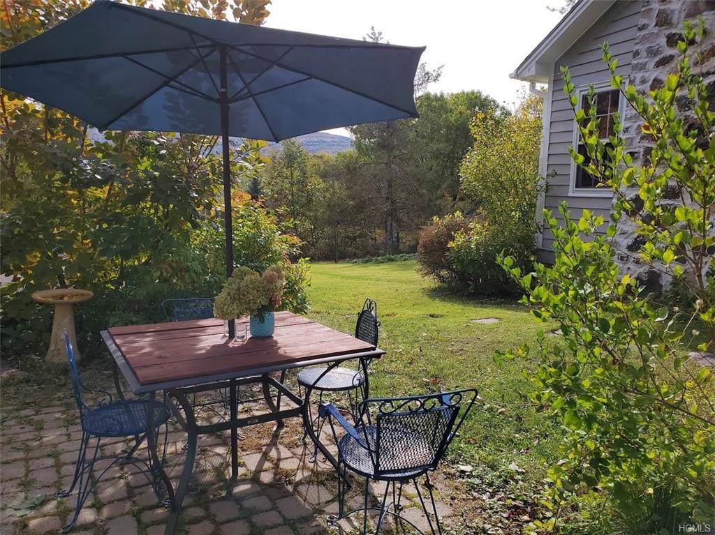 616 Golden Hill - Photo 1