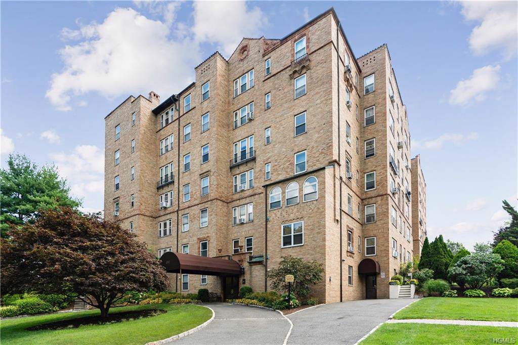 490 Bleeker Avenue - Photo 1