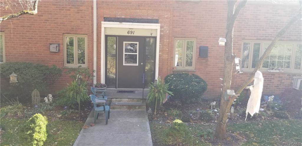 691 Hillside Avenue - Photo 1