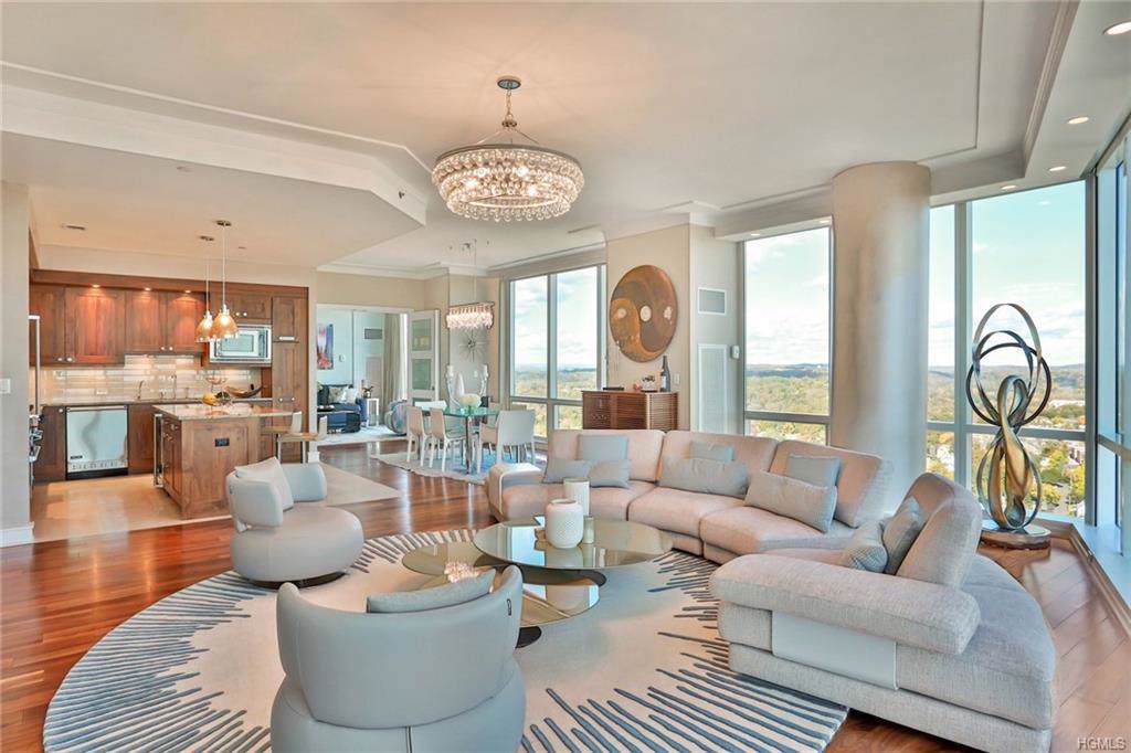 5 Renaissance Square - Photo 1