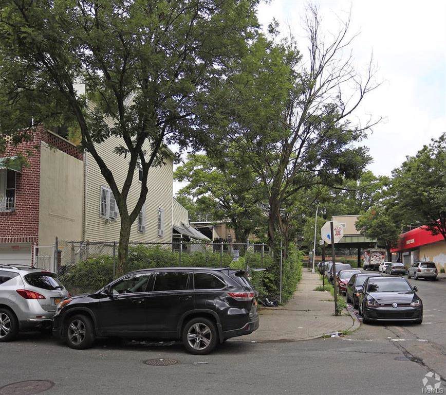 3565 Dekalb Avenue - Photo 1