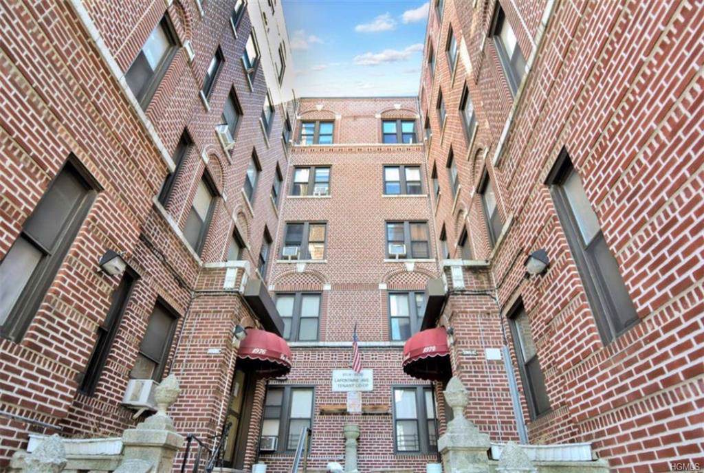 1976 Lafontaine Avenue - Photo 1