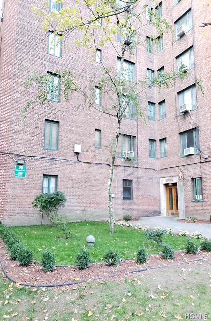28 Metropolitan Oval - Photo 1