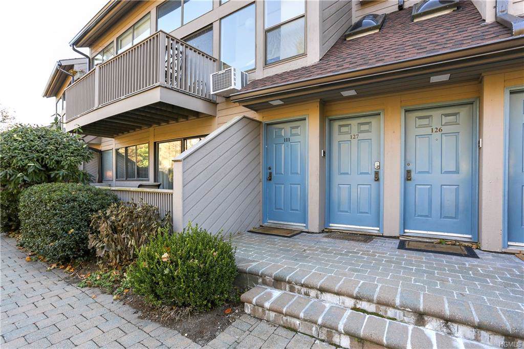 1465 Putnam Avenue - Photo 1