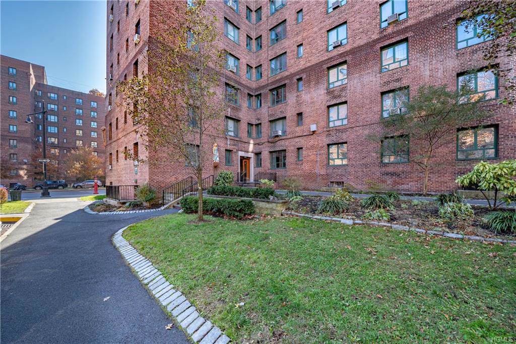 1591 Metropolitan Avenue - Photo 1