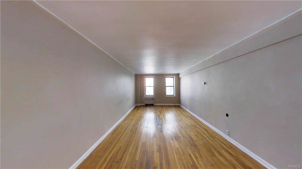 10 Broadway - Photo 1