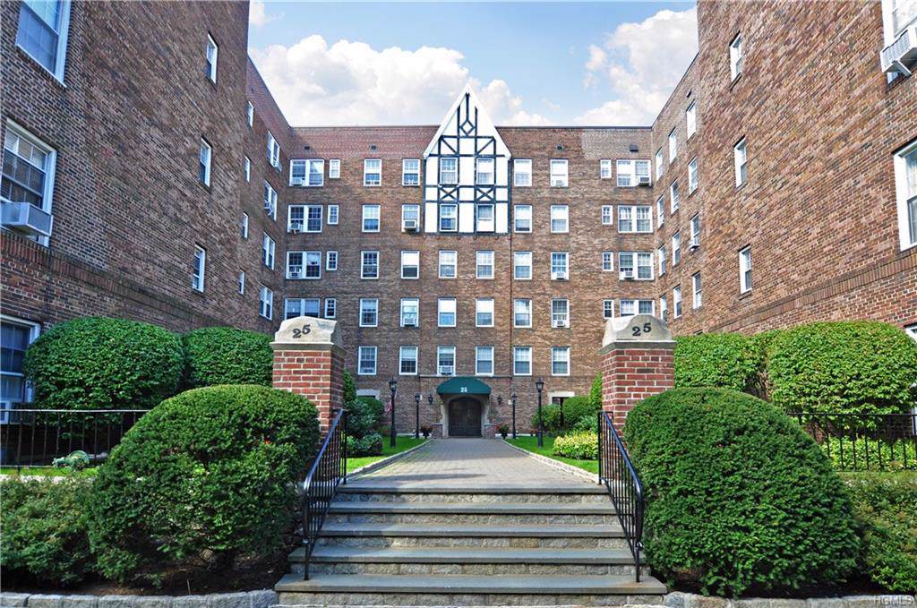 25 Parkview Avenue - Photo 1