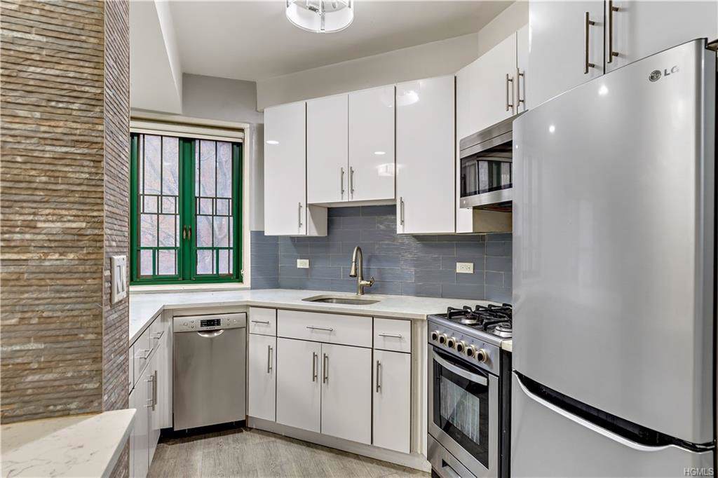2160 Tremont Avenue - Photo 1