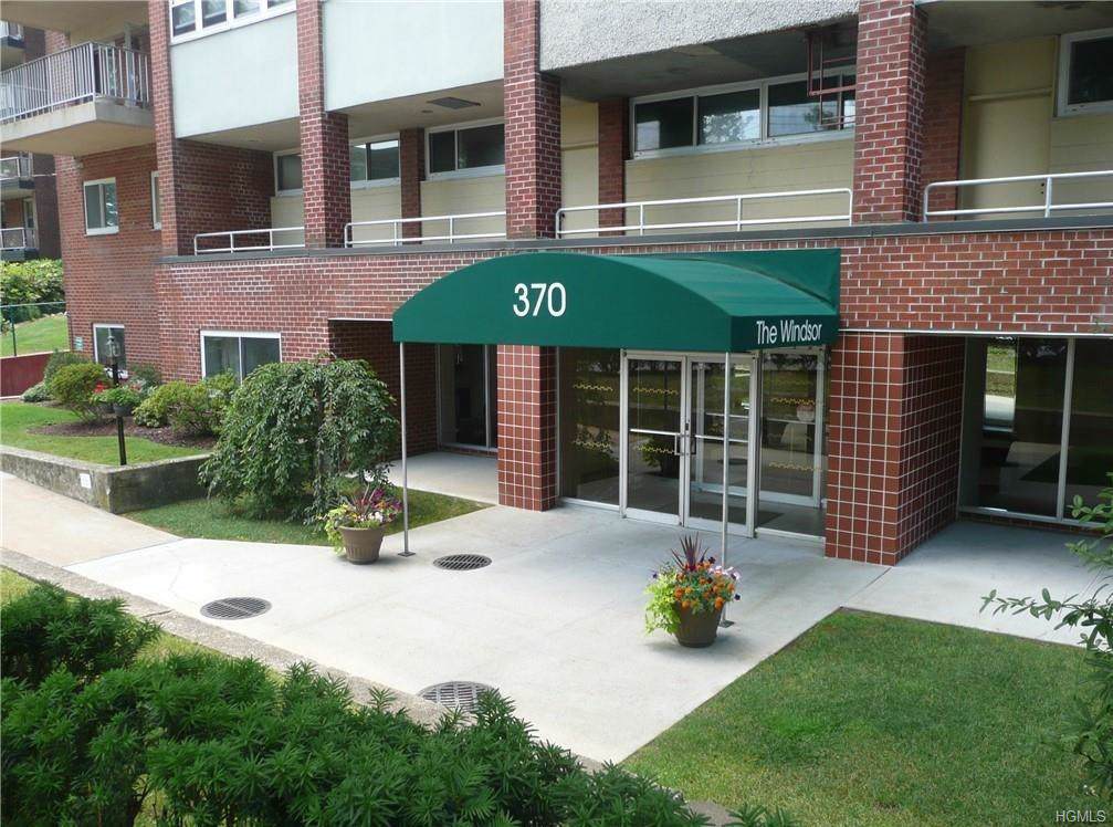 370 Westchester Avenue - Photo 1