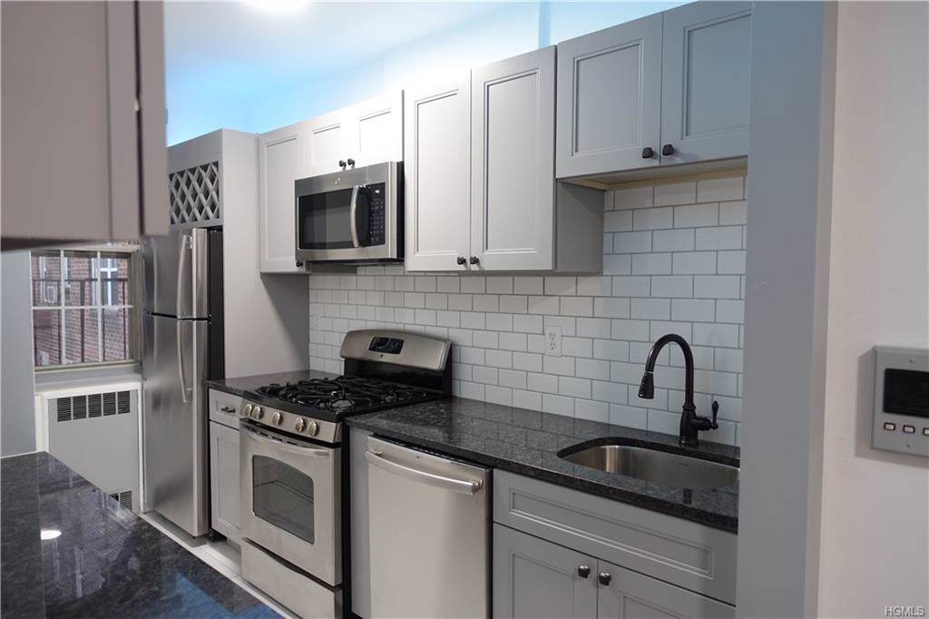 790 Bronx River Road - Photo 1
