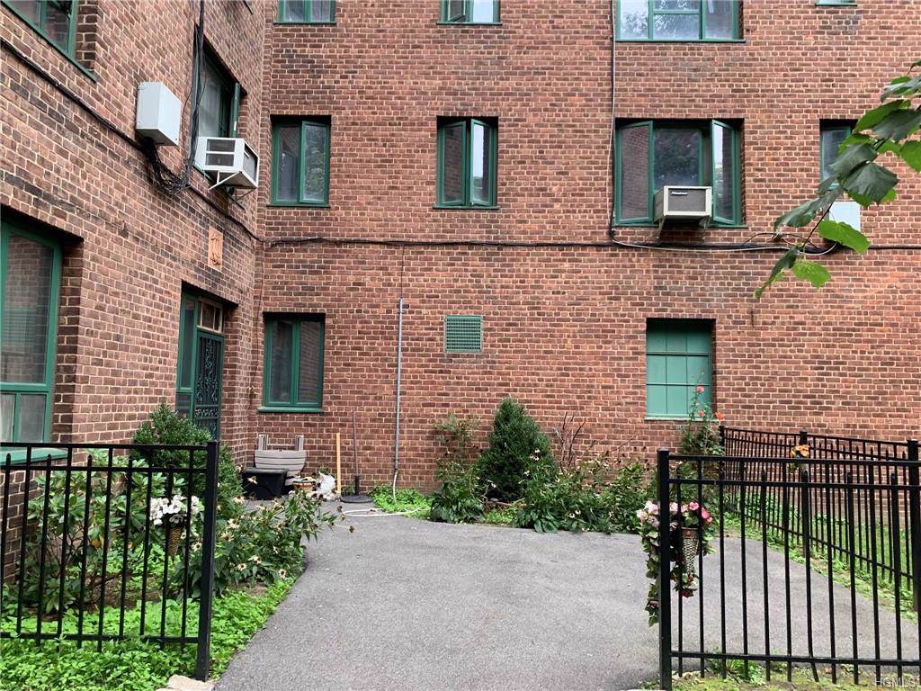 1507 Metropolitan Avenue - Photo 1