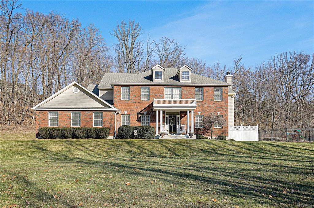 14 Colonial Drive - Photo 1
