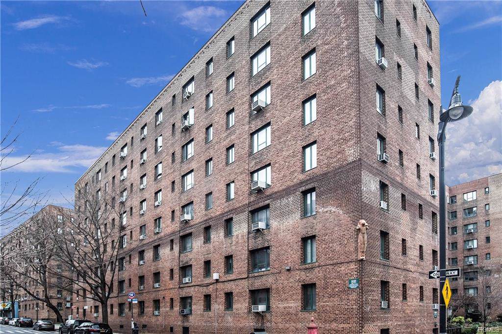 1591 Metropolitan Avenue - Photo 1