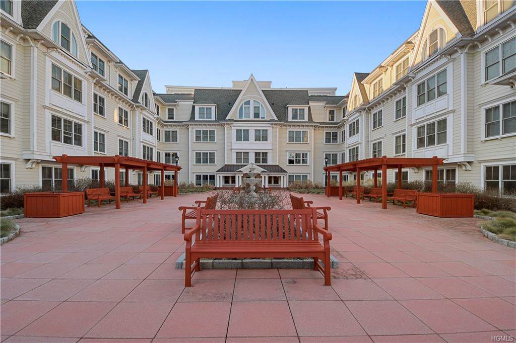 225 Stanley Avenue - Photo 1