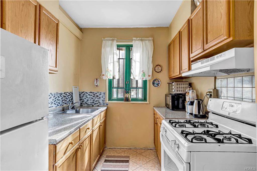 1601 Metropolitan Avenue - Photo 1