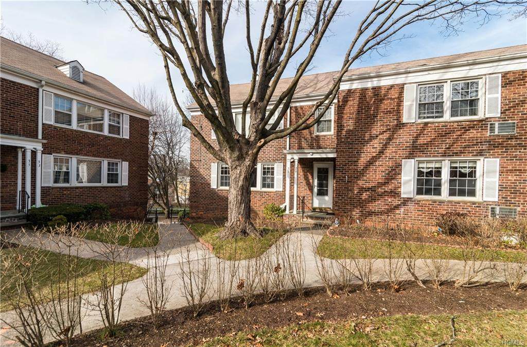 31 Lawrence Park Crescent - Photo 1