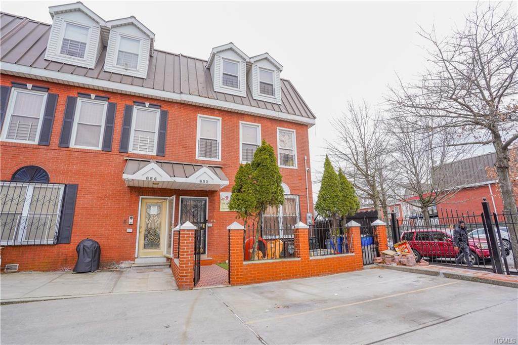 652 Beck - Photo 1