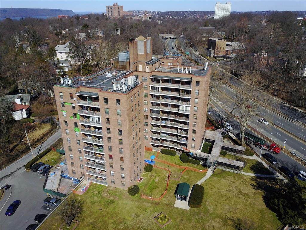 4901 Henry Hudson Parkway - Photo 1