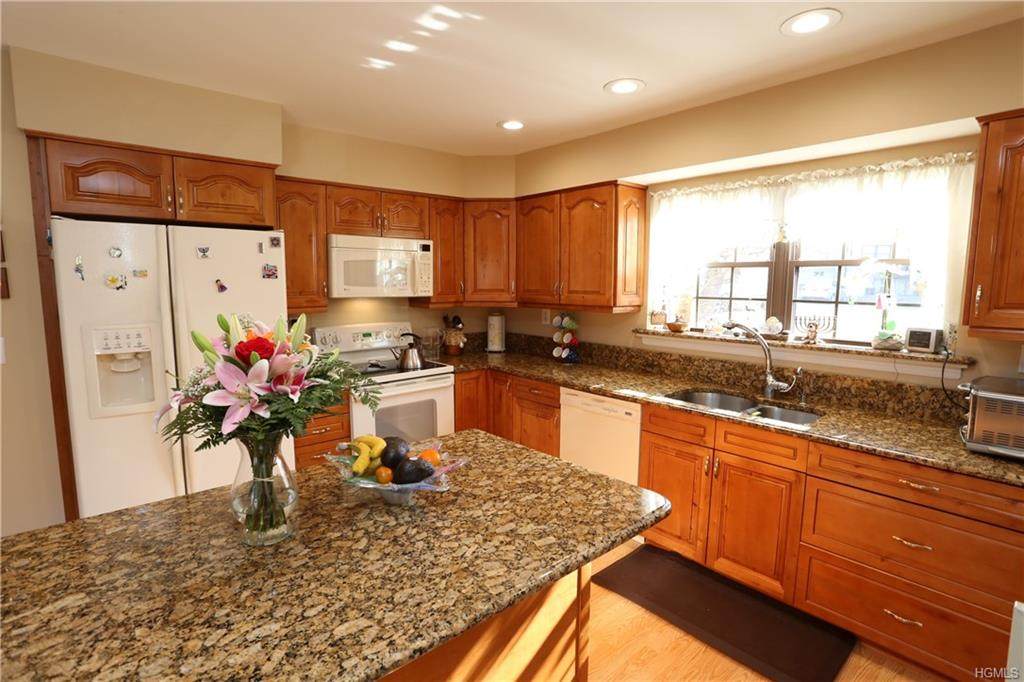 87 Somerset Drive - Photo 1