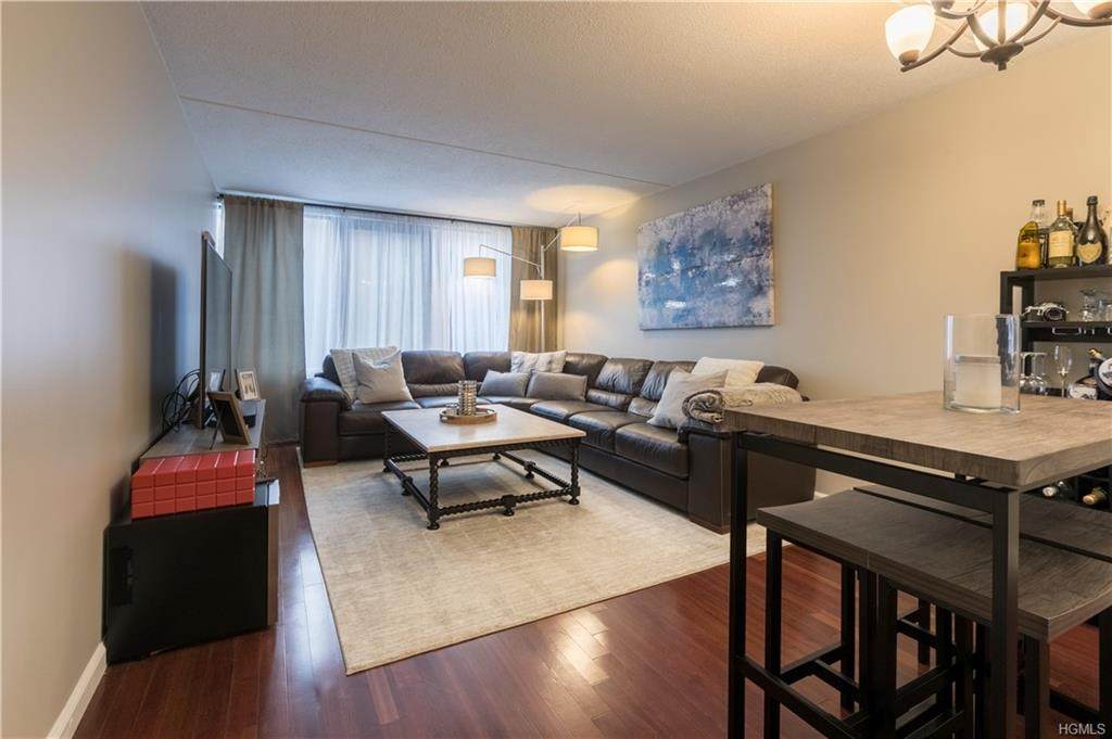 4 Martine Avenue - Photo 1