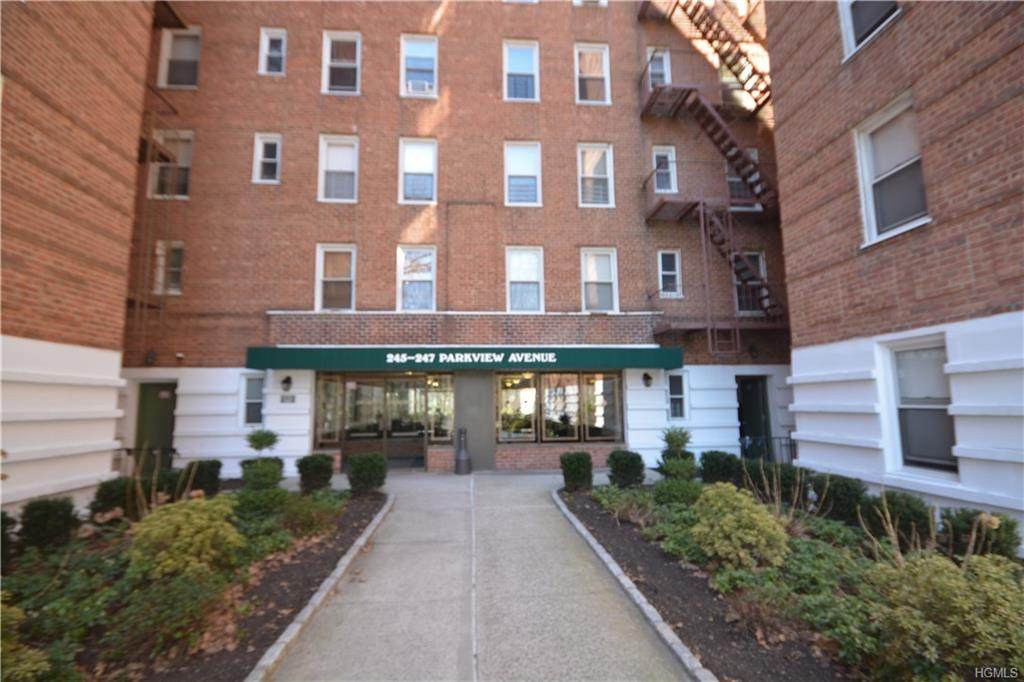 247 Parkview Avenue - Photo 1