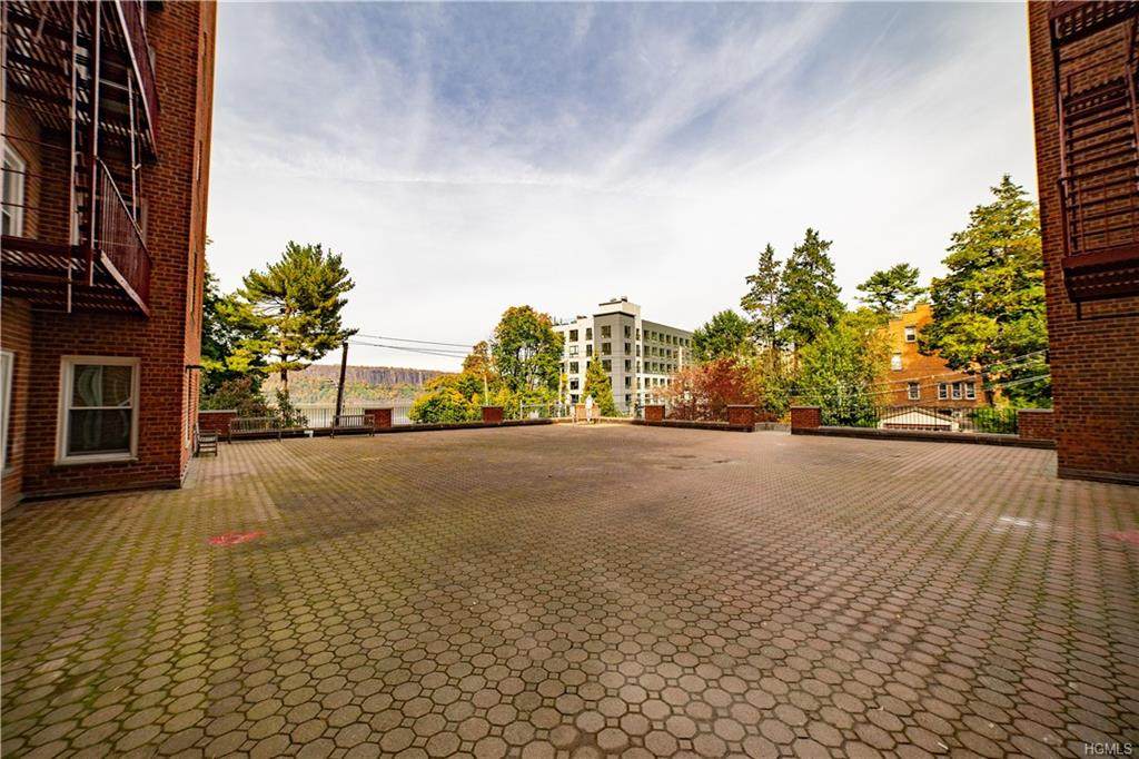 1 Hawley Terrace - Photo 1