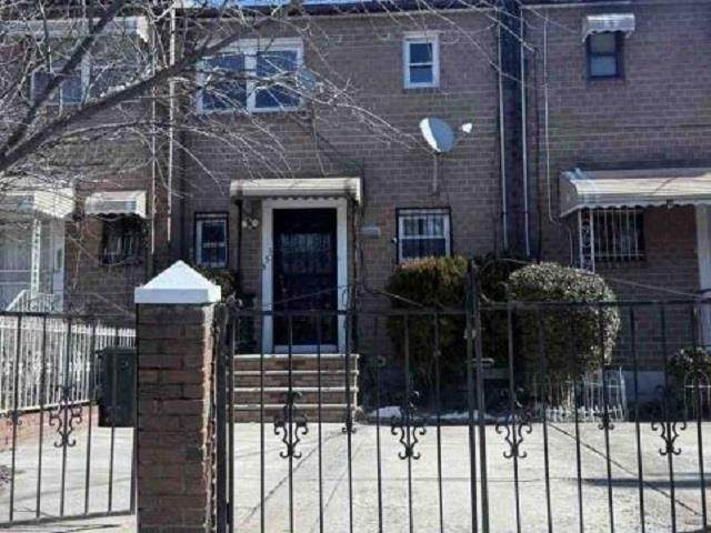 555 Christopher Avenue - Photo 1