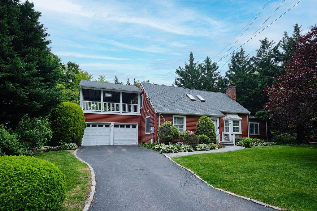 28 Rose Ave - Photo 1