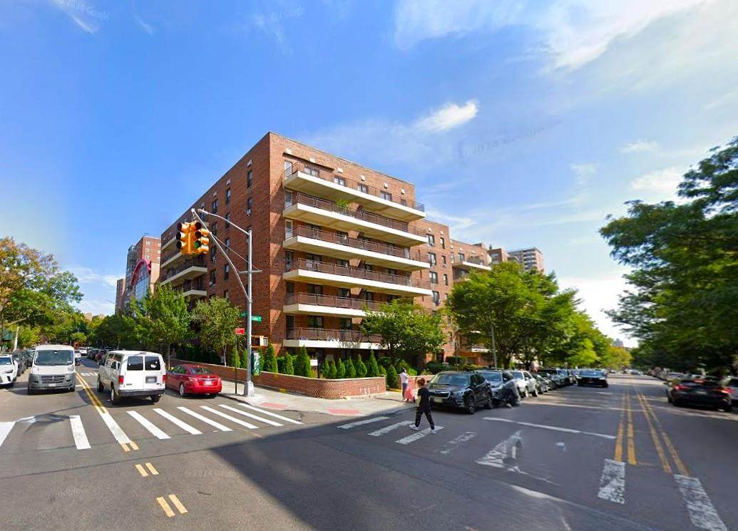 137-10 Franklin Avenue - Photo 1