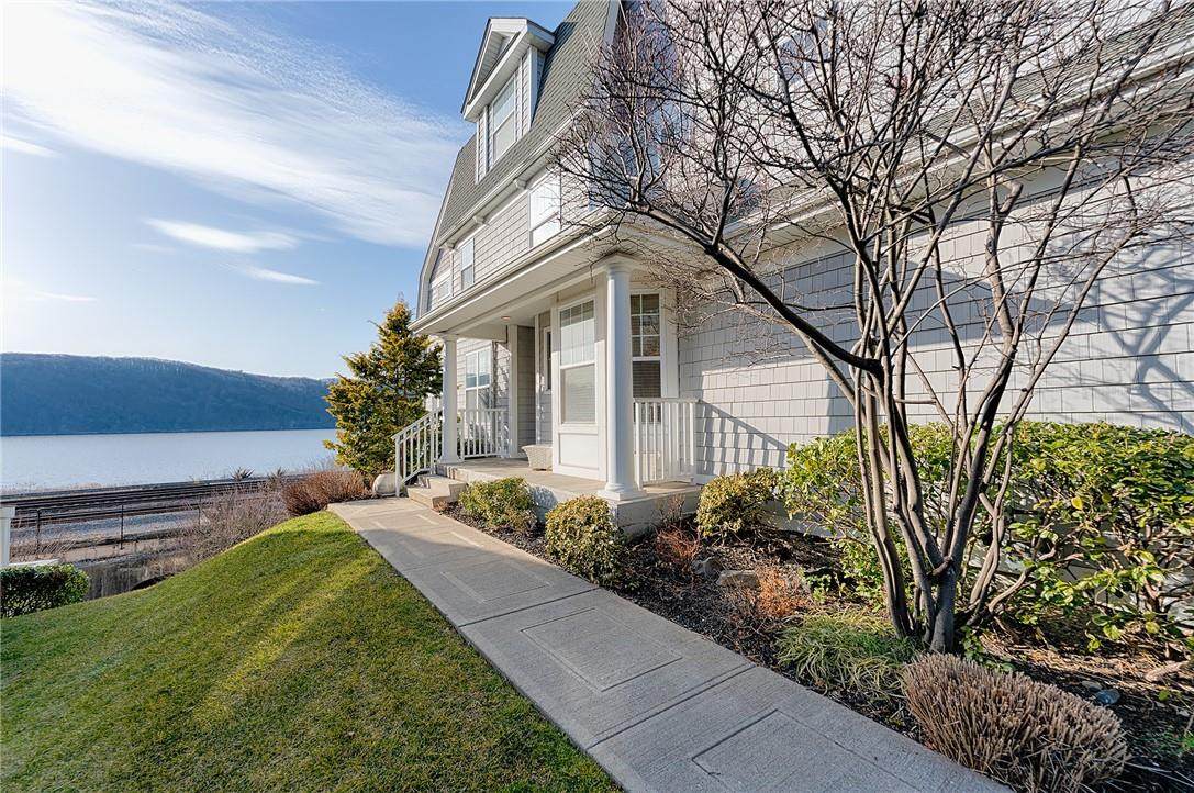 136 Hudson Pointe Drive - Photo 1