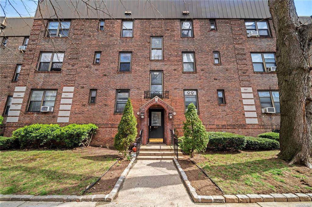 22-27 76 Street - Photo 1
